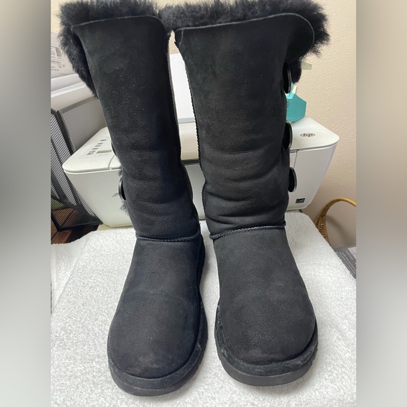 UGG BaiIey Triplet Boots - Picture 2 of 6